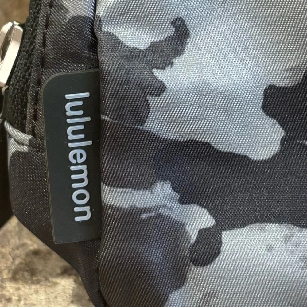 NWT Lululemon Everywhere Belt Bag Long Strap In Thawed Camo Grey Multi - Picture 2 of 9